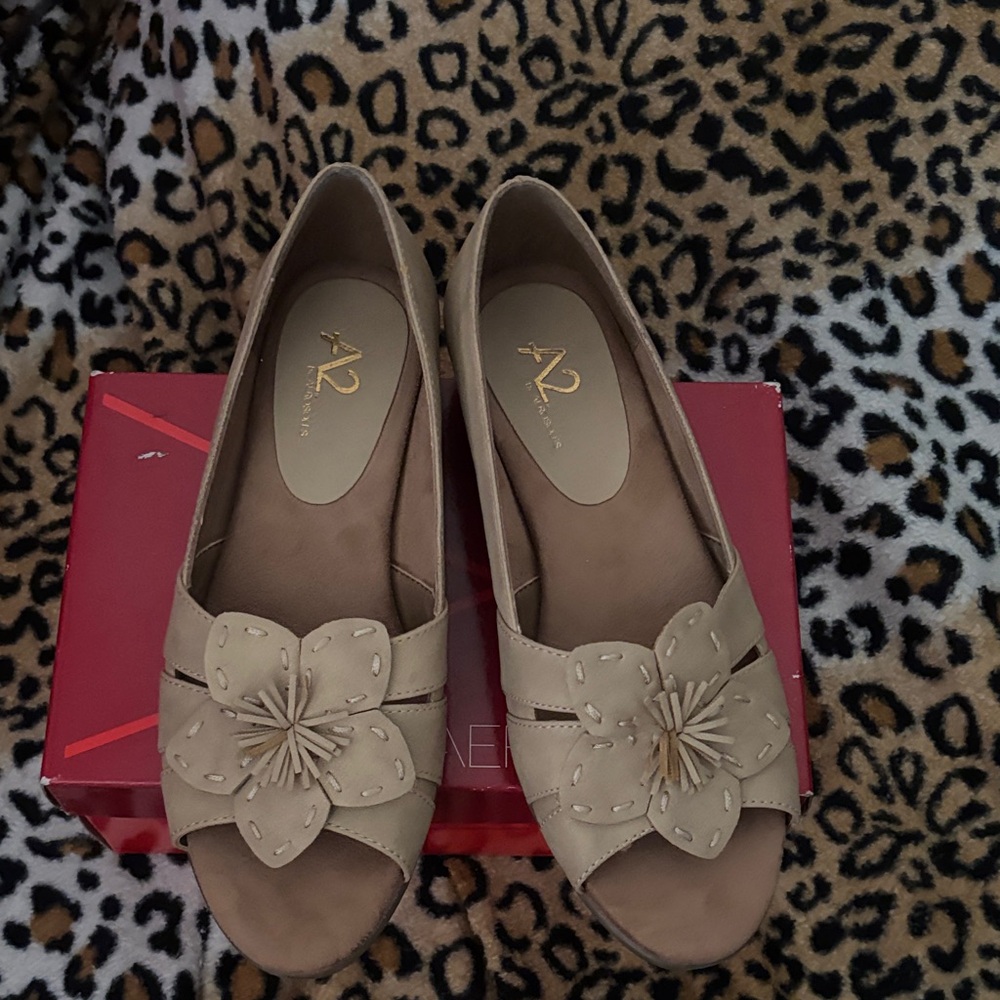 A2 By Aerosoles Women's Beige Floral Flats